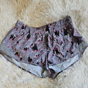 Lululemon Hotty Hot Short II 2.5"